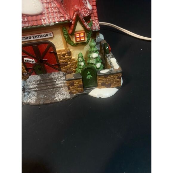 Department 56 Route 1, North Pole: Home of Mr. & Mrs. Claus - Picture 5 of 8